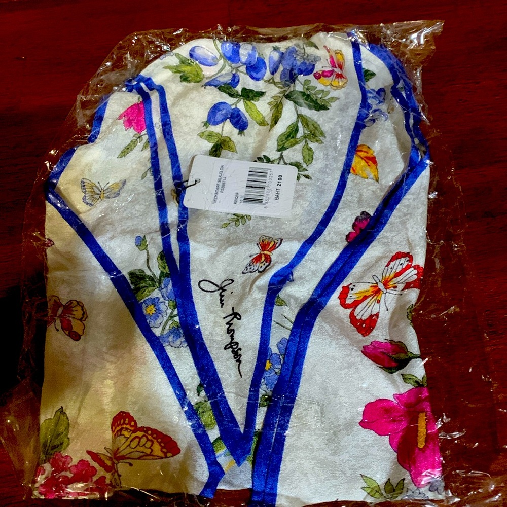 Absolutely gorgeous brand new 100% pure silk authentic Jim Thompson scarf
